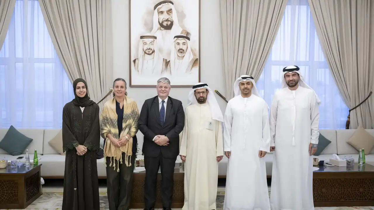 علي النعيمي يودع سفير ألمانيا بعد انتهاء مهامه في الدولة